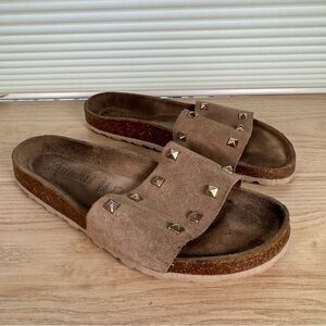 Autenti Made in Spain studded suede slide sandals size 40/9